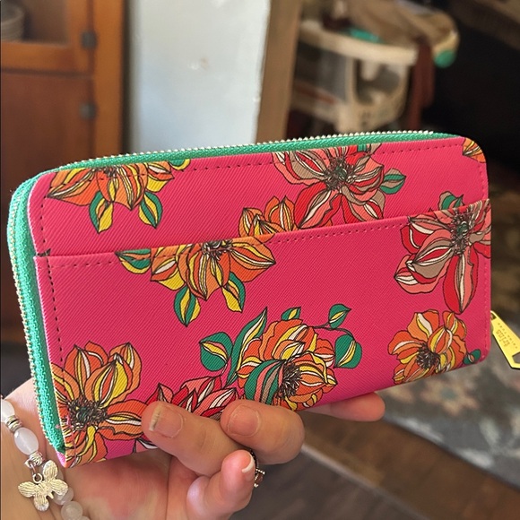 Trina Turk Floral Pink Wallet NWB New with Box 🗃️ - Picture 6 of 6